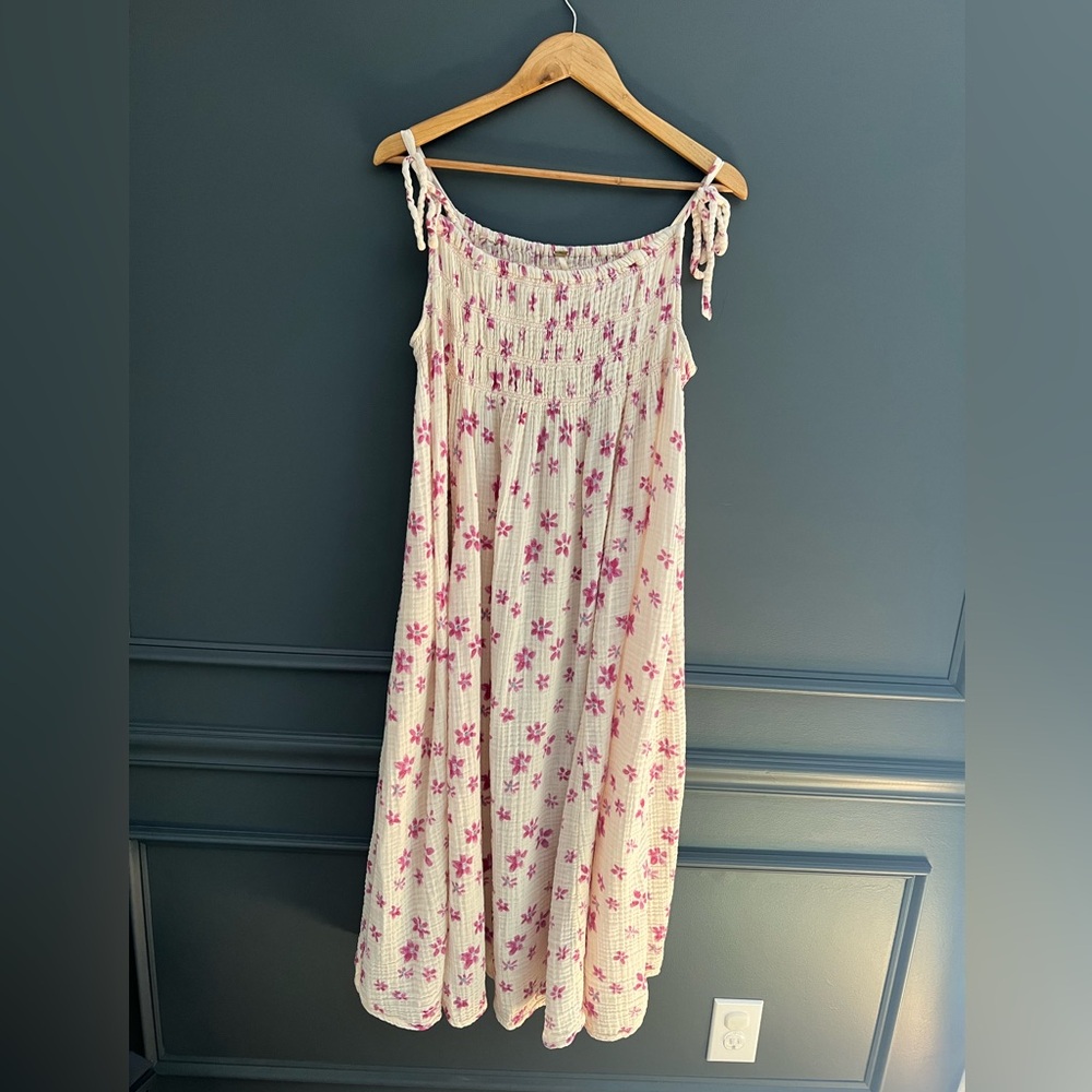 FREEPEOPLE flowy floral dress. Size small